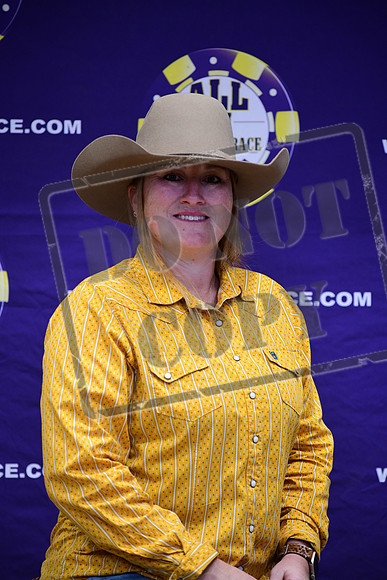 48 NICOLE BUCK
